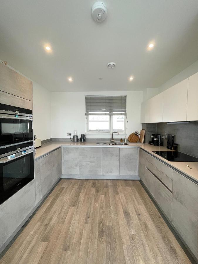 Ferienwohnung Modern Penthouse Flat With Free Indoor Parking London Exterior foto